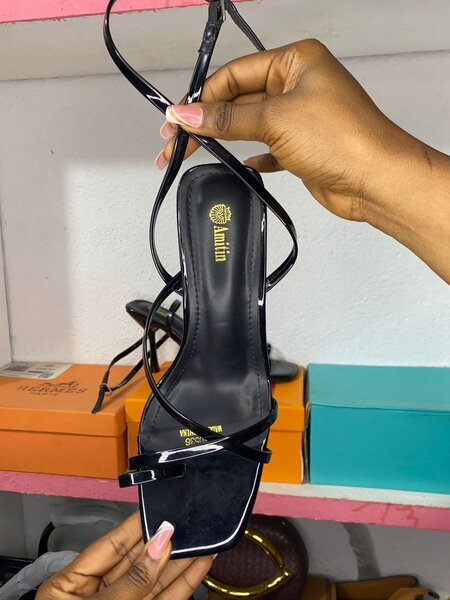 Sandales à talons lacées élégantes