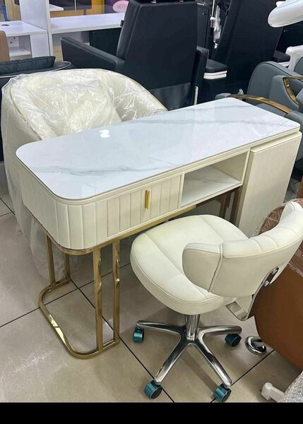Bureau de manucure luxe