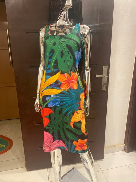 Robe estivale à motifs tropicaux