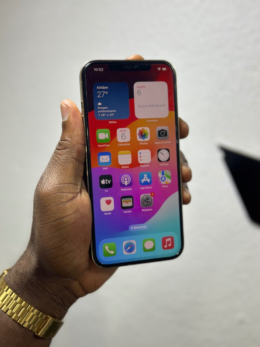 iPhone 14 simple 128Go avec carton 10/10