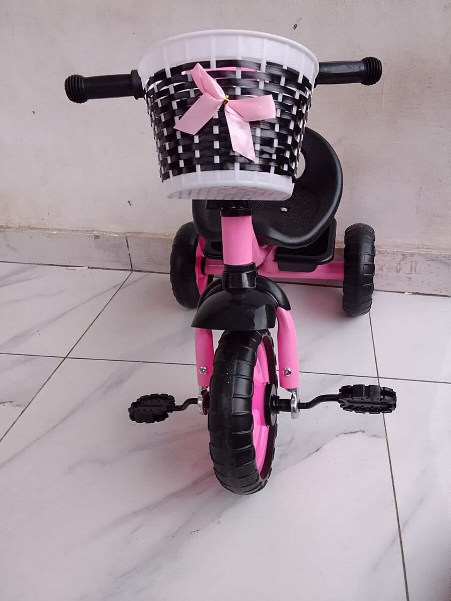 Tricycle rose pour enfants
