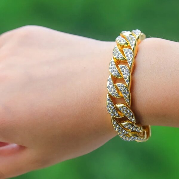 Bracelet en or avec strass