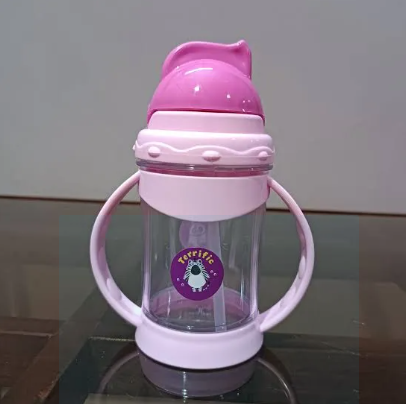 Beautiful Baby feeder sipper training mug with handle and straw