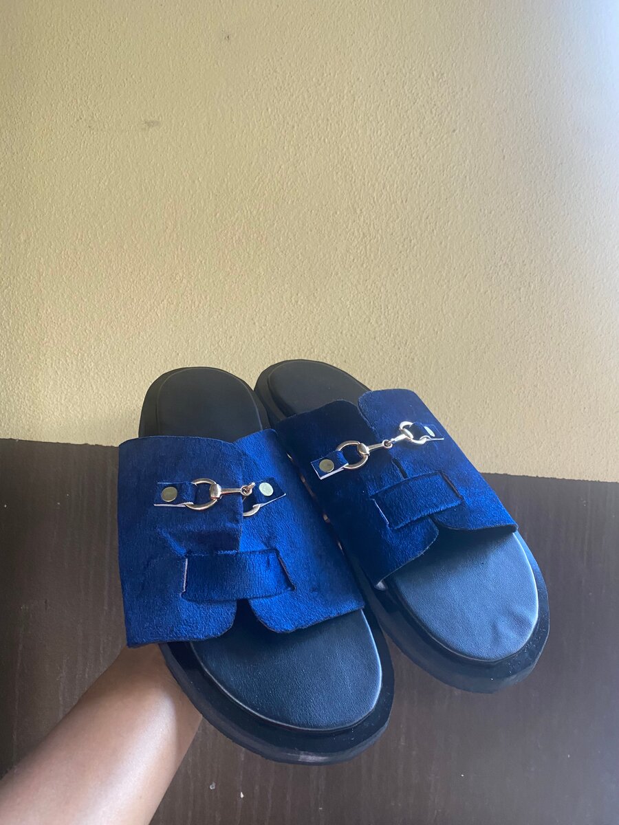 Sandales bleues élégantes