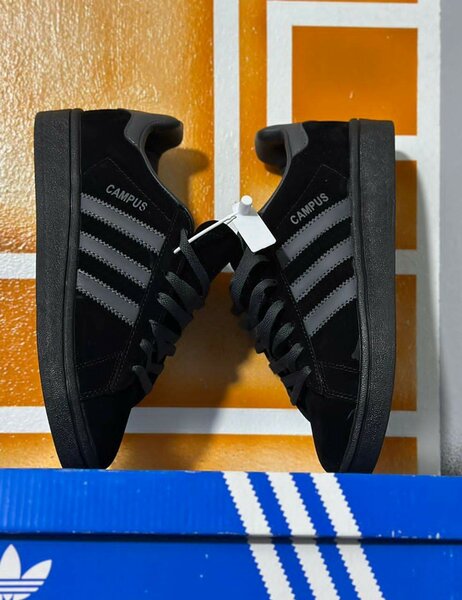 Paire de chaussure NA008