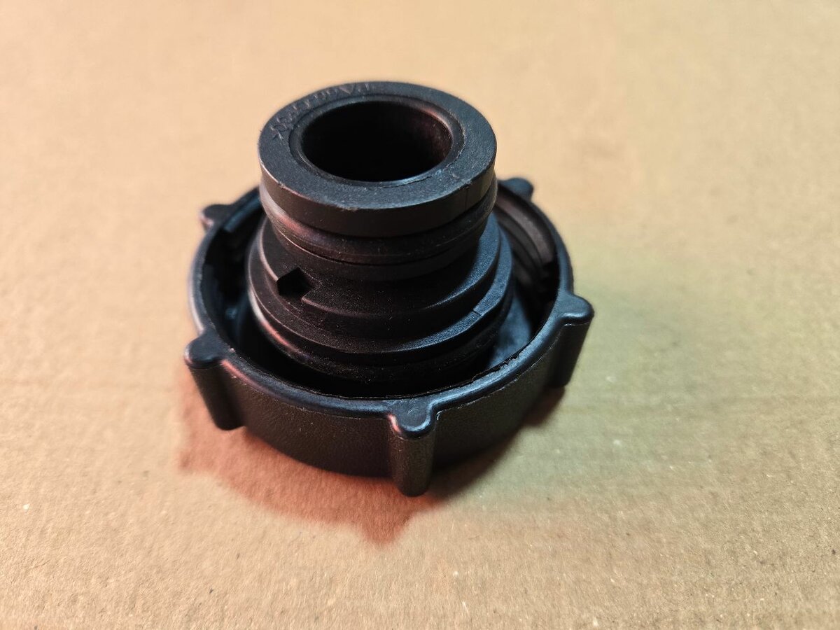 Крышка расширитьельного бочка . 98BB-8100-AB