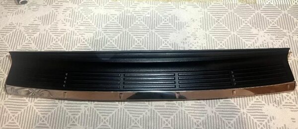 Накладка на задний бампер Лексус LX 570 рестайлинг.