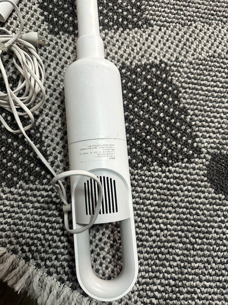 Пылесос в хорошем состоянии работает исправно