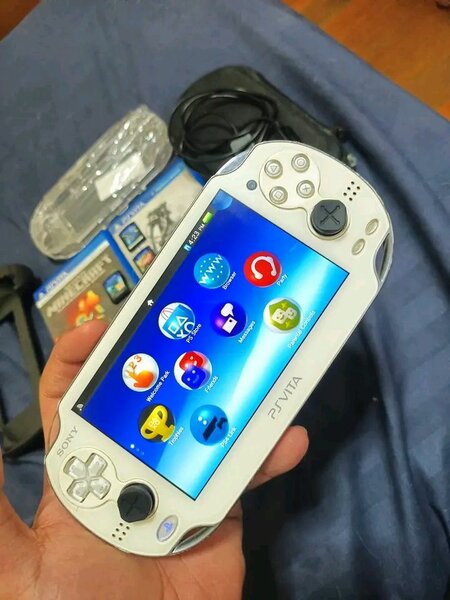 Console Portable PS Vita Glacier White