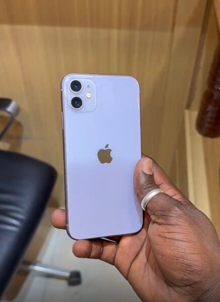 iPhone 11 64GB Violet