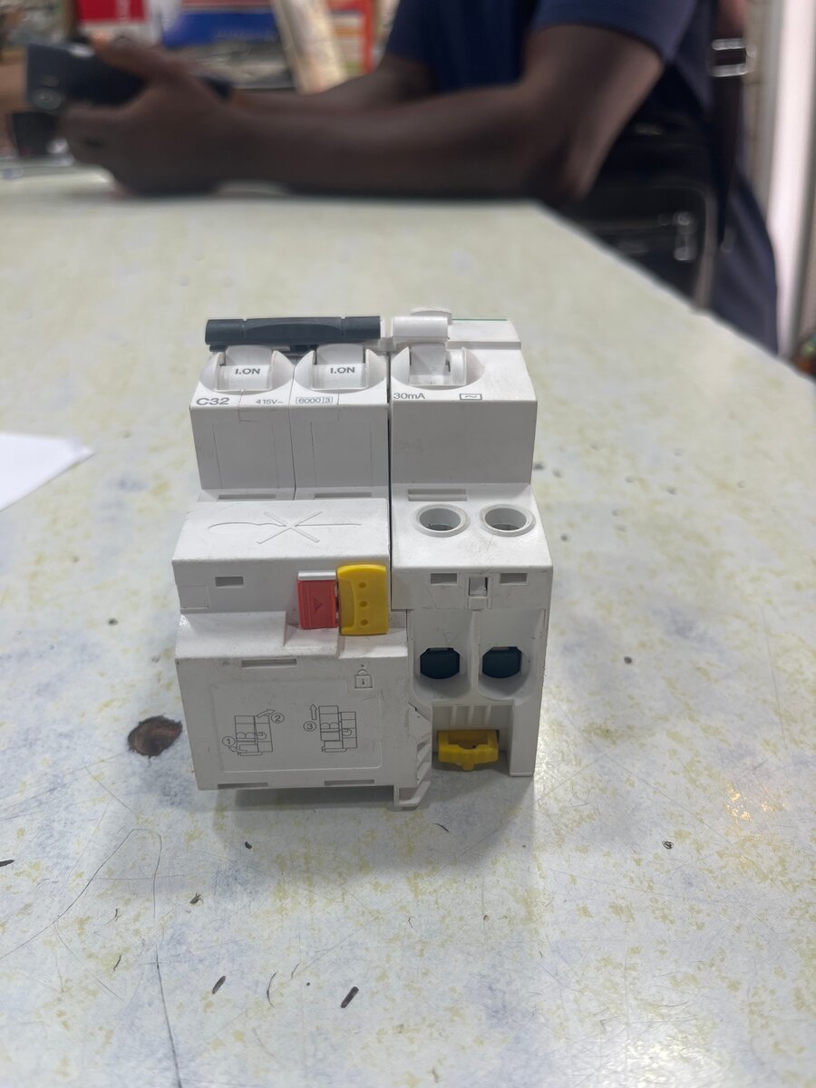 Disjoncteur Schneider 32A