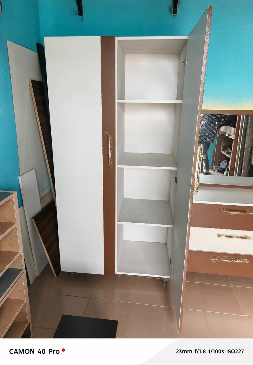 Armoire moderne à deux portes