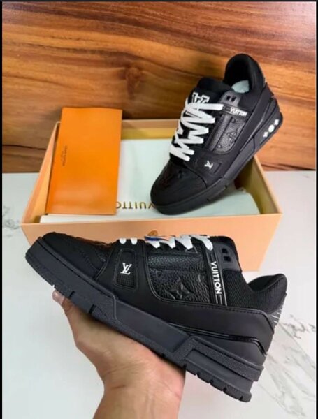 Chaussures Sneakers Noires Lux