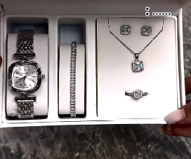 Комплект с наручными часами для женщин