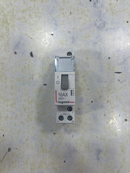 Interrupteur modulaire 16AX Legrand