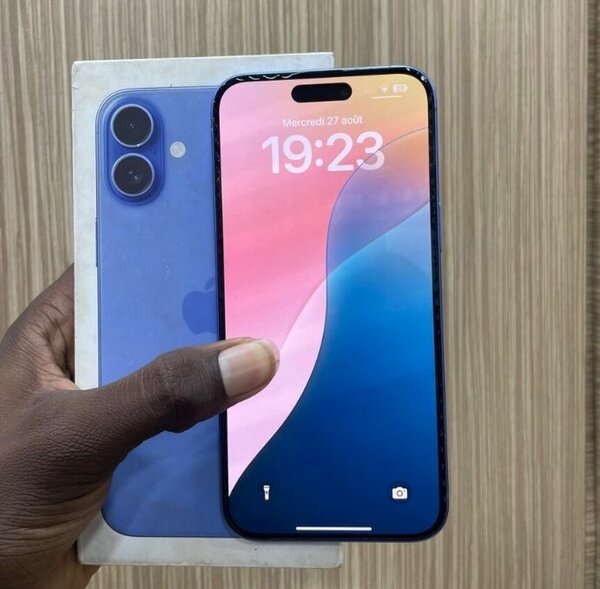 iPhone 16 Bleu Neuf