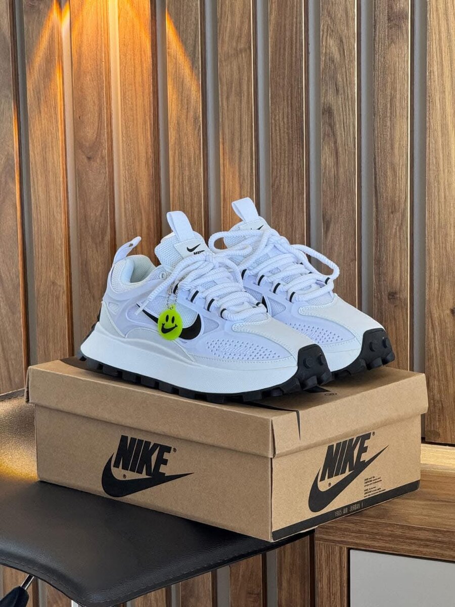 Baskets Nike blanches