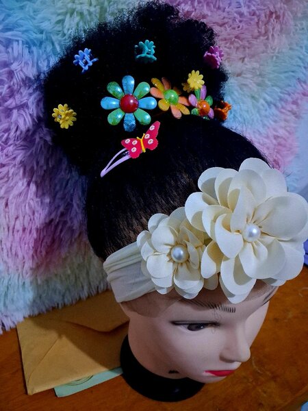 Perruque Noire avec Nœud