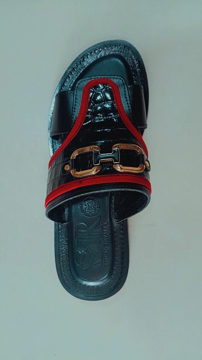 Sandales en cuir noir élégant