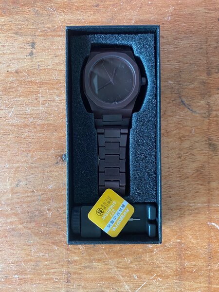 Stylish Unisex Wristwatch