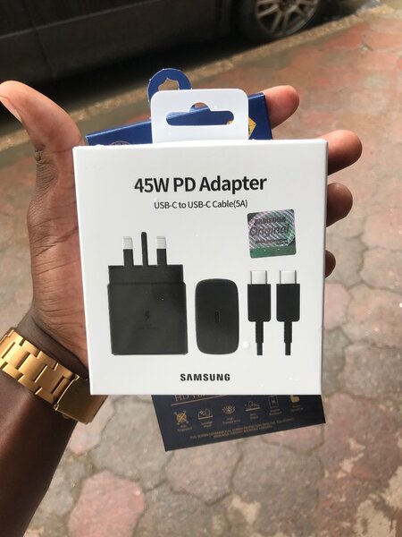 Samsung super fast charger (45W)