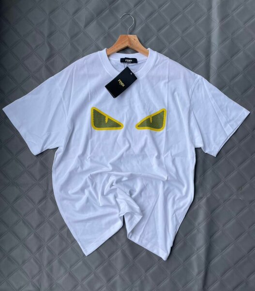 T-shirt blanc avec motif graphique