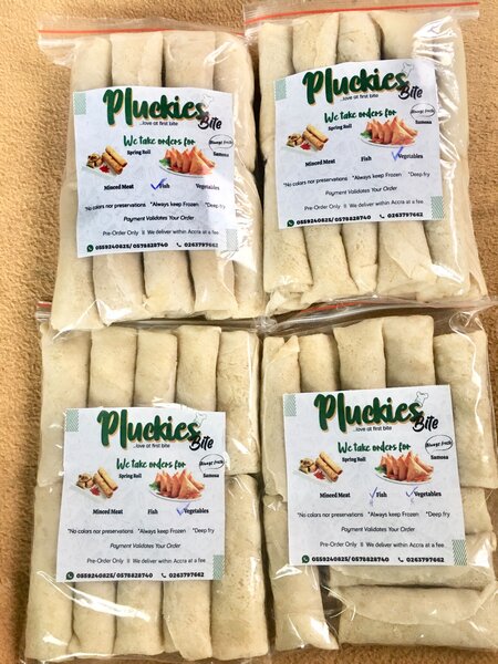 Pluckiesbites rolls and samosa