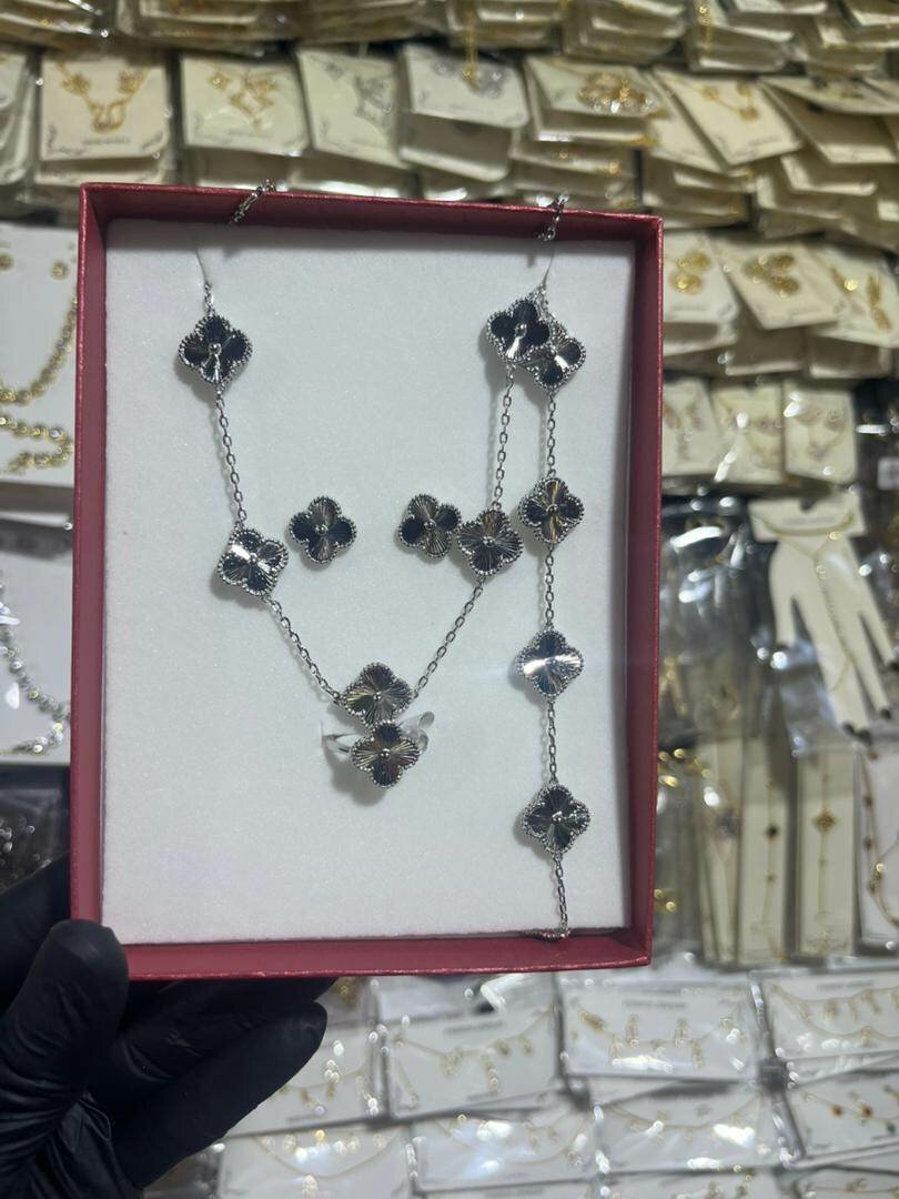 Collier élégant en or plaqué