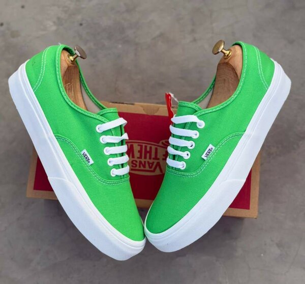 Chaussures vertes en toile