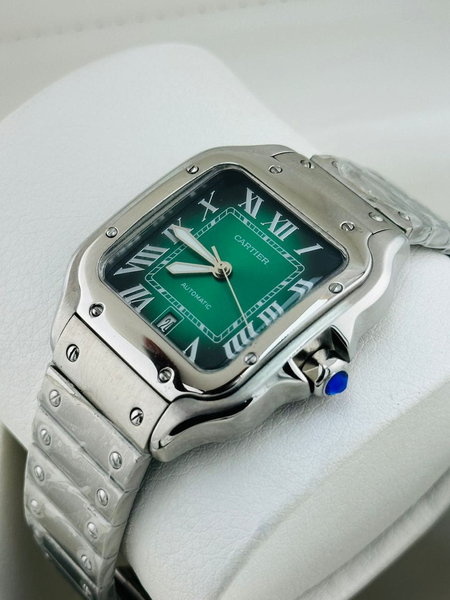 horloge chrome avec cadran vert 