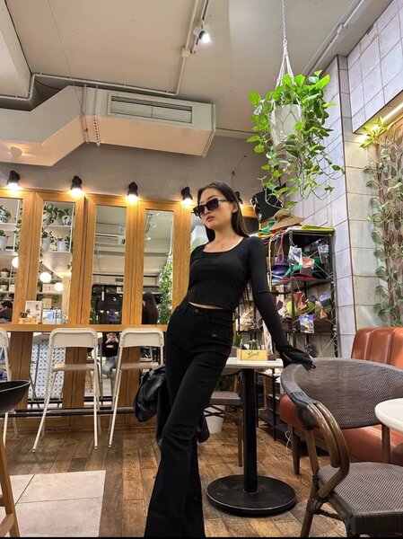 джинсы клеш и кофта