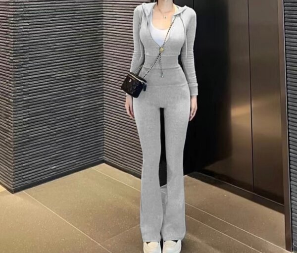 Спортивный костюм женский