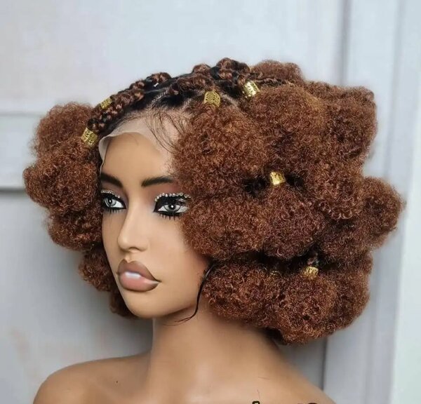 Perruque en dentelle bouffante