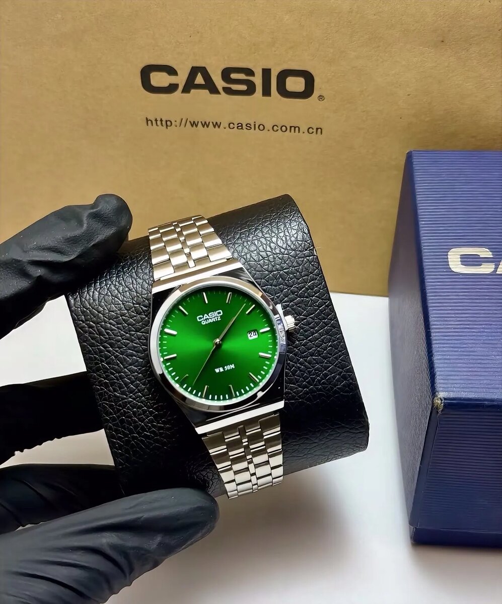 MONTRE CASIO (fond vert )