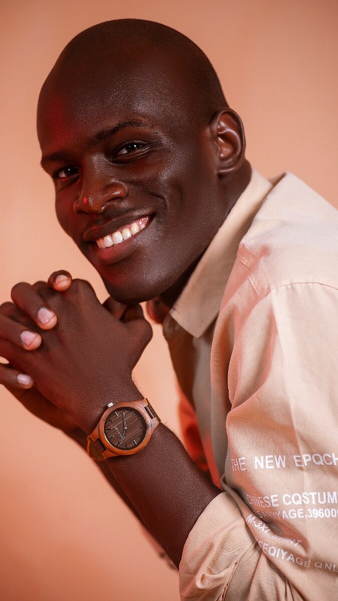 Montre en bois élégant mixte