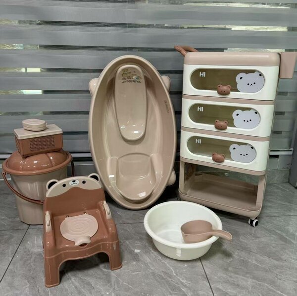 Baignoire avec étagères