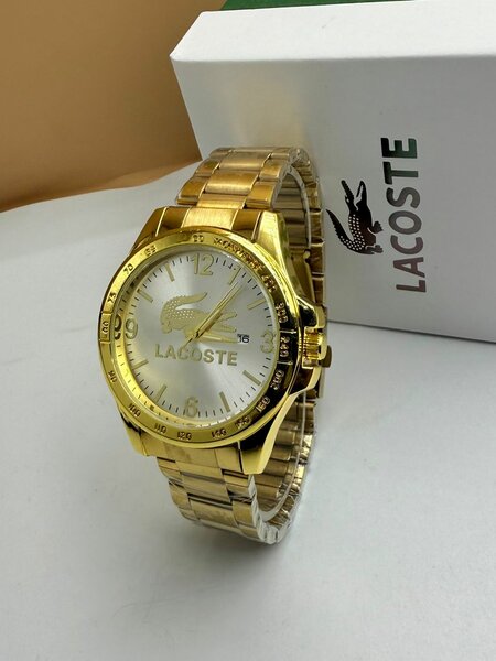 Montre dorée Lacoste élégante