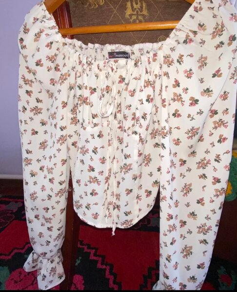 Крестьянка , в цветочный принт