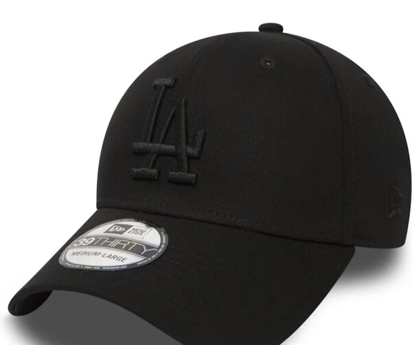 Casquette noire stylée