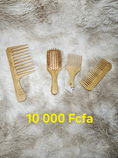 Peigne en bois naturel