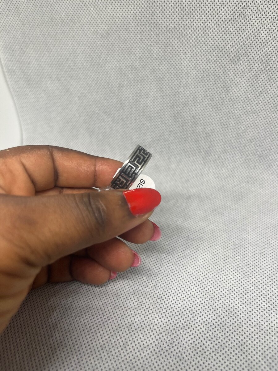 Bague élégante en acier