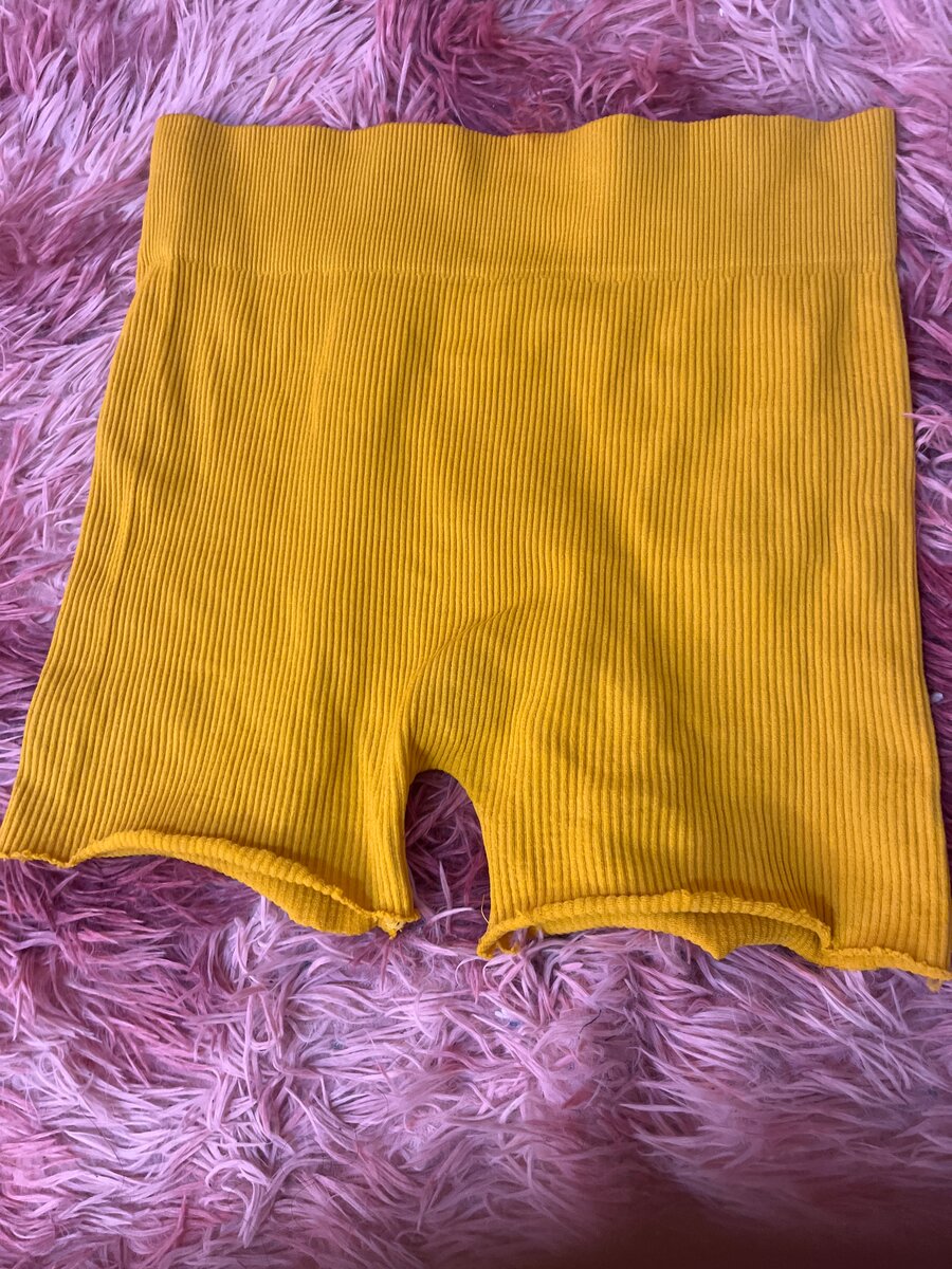 Cycliste jaune en cotton