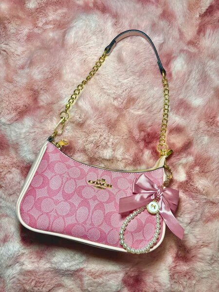 Sac à main rose élégant