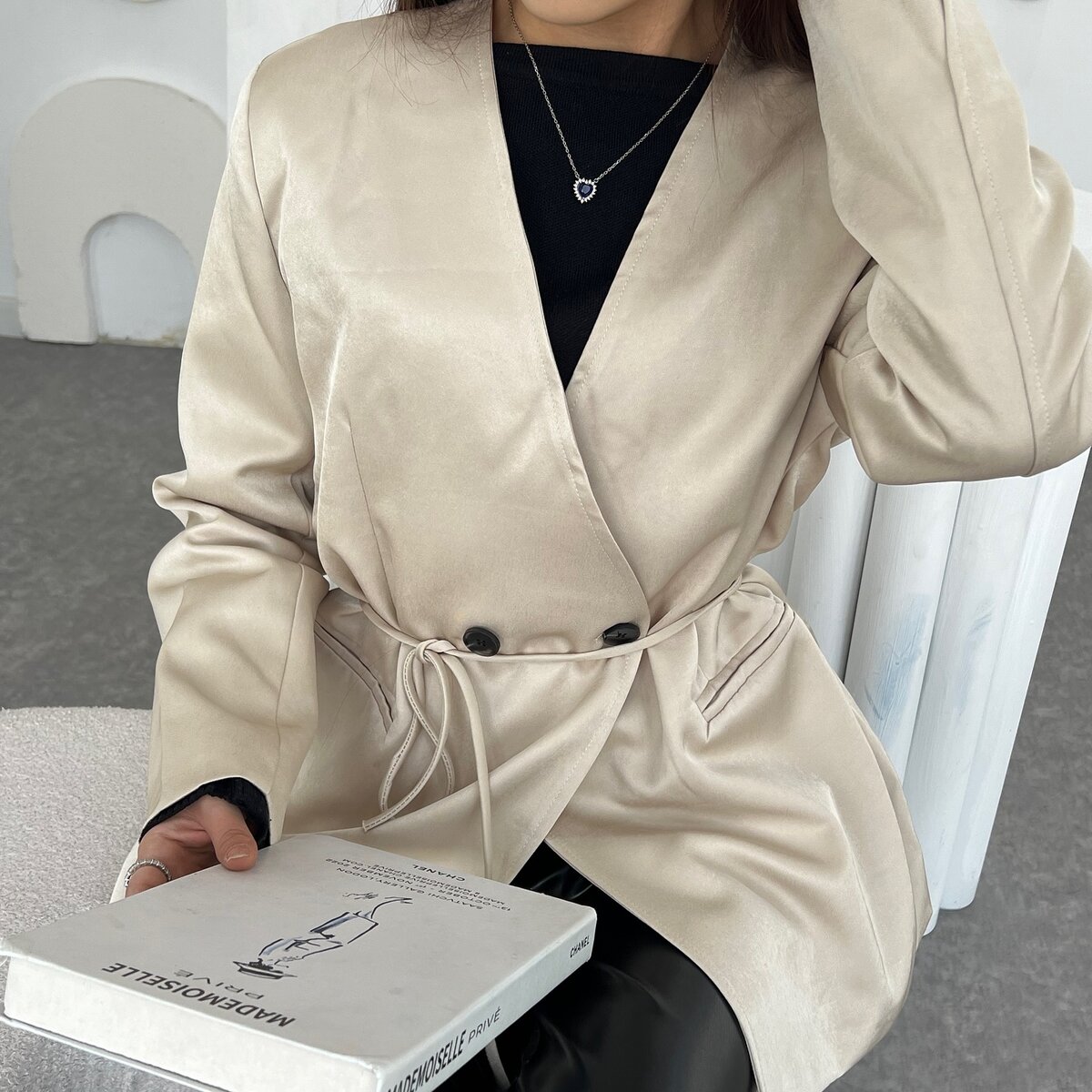 Женский пиджак с завязкой по талии