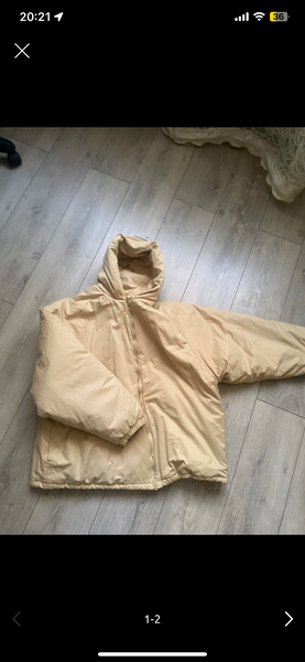 Дутая куртка ESSENTIALS