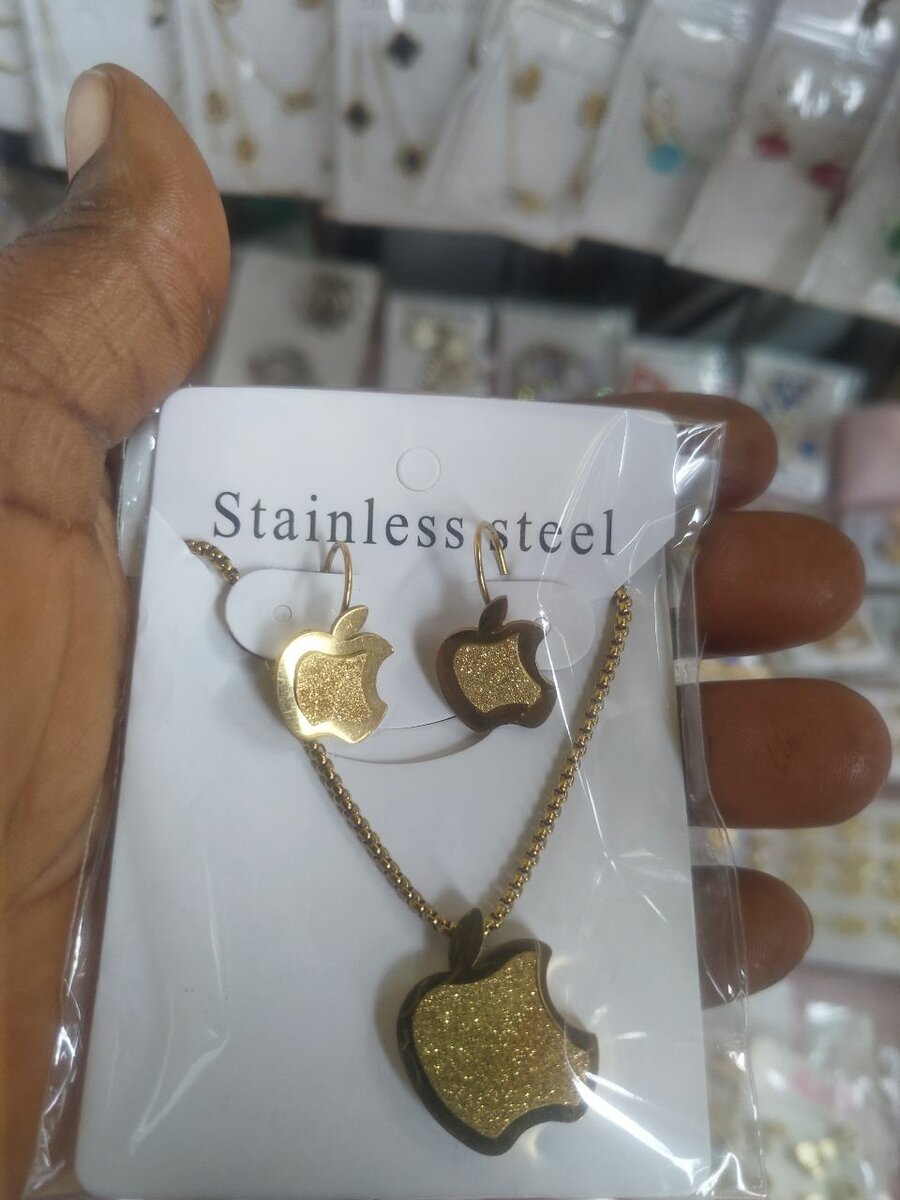 Parure Pendentif et Boucles Pomme