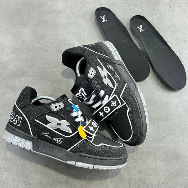 LOUIS VUITTON SNEAKER