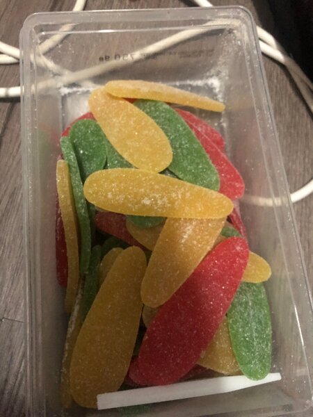 sour tongues (candy)