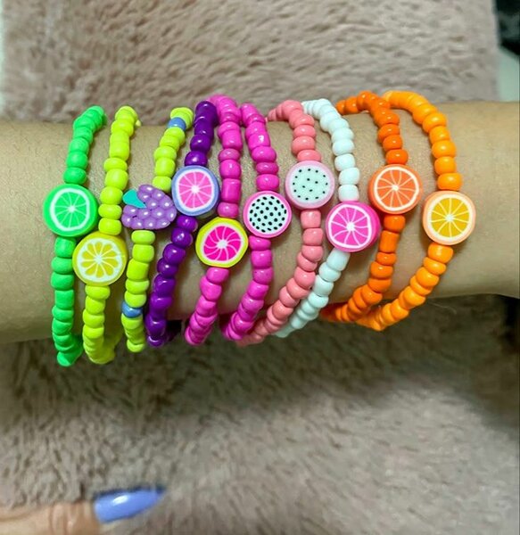 Bracelets en perles fruits colorés