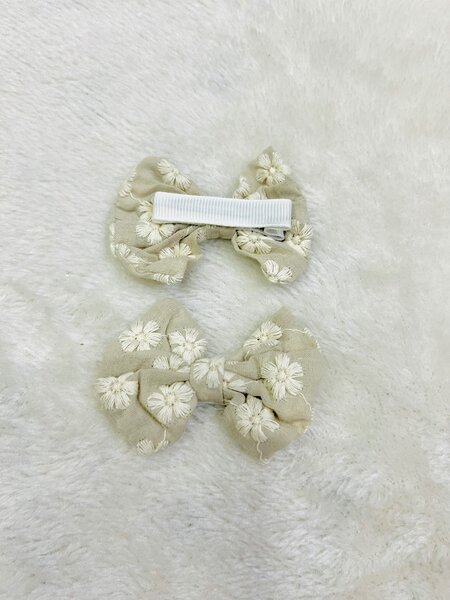 Skin color embroidery hair pins for kids pair.